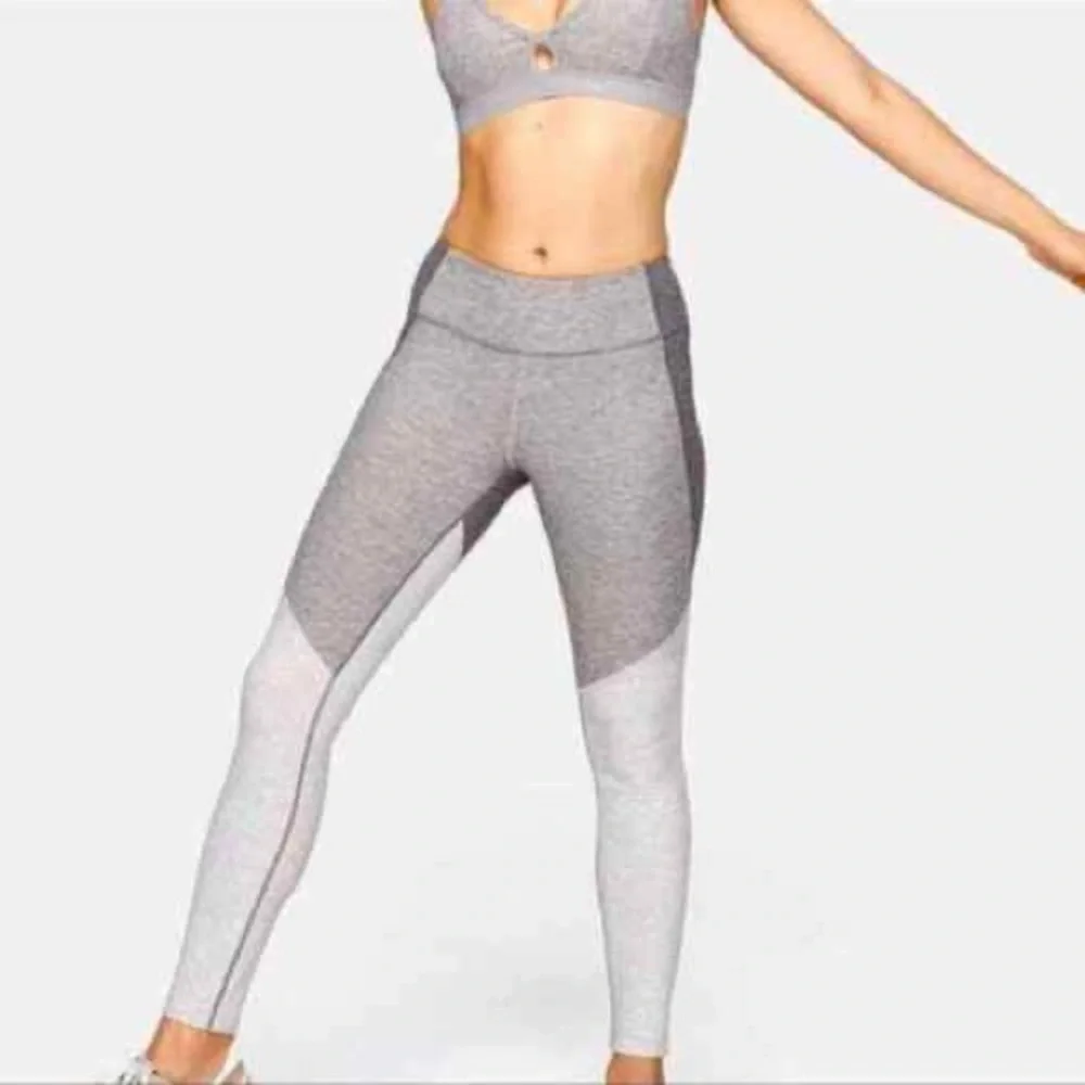 Outdoor Voices 7/8 Tri-Tone Leggings in Graphite/Ash/Dove - Picture 3 of 9